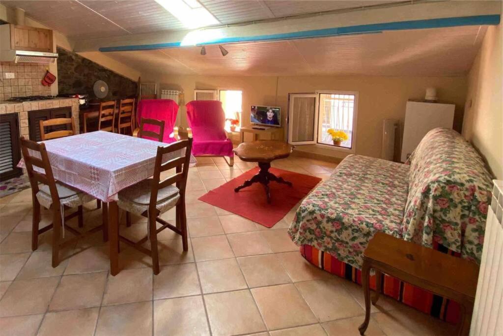 Alloggio Per Vacanze A Isolabona Bagian luar foto