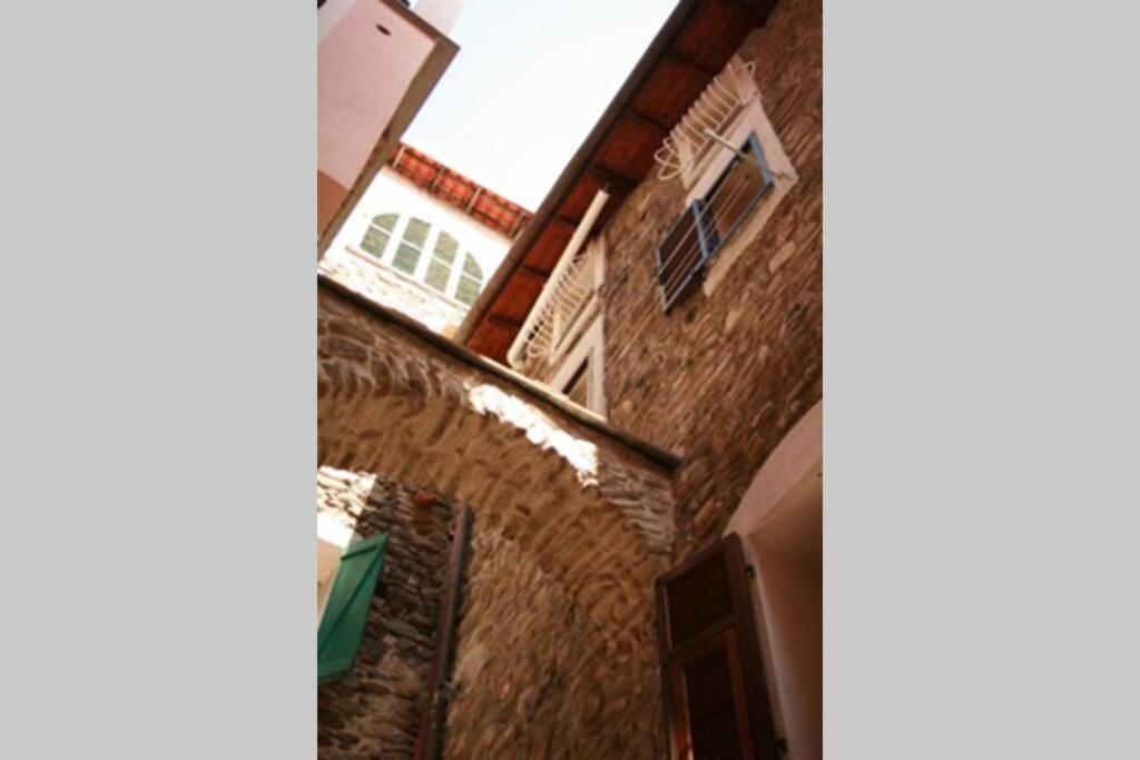 Alloggio Per Vacanze A Isolabona Bagian luar foto